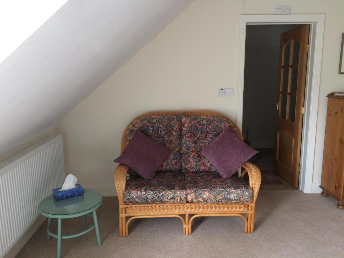 Llyswen Large Bedroom In Top Part Of Bungalow With Garden View And Balcony Sleeps Three 阿伯里斯特威斯 外观 照片