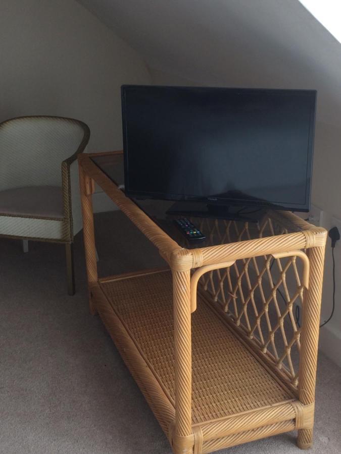 Llyswen Large Bedroom In Top Part Of Bungalow With Garden View And Balcony Sleeps Three 阿伯里斯特威斯 外观 照片